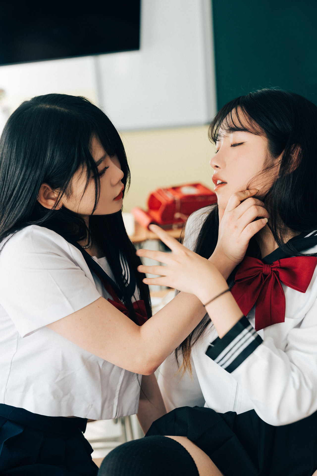 ZIA.Kwon 권지아, Sonson 손손, [Loozy] Bitch Academy Hard Set.03の写真 28