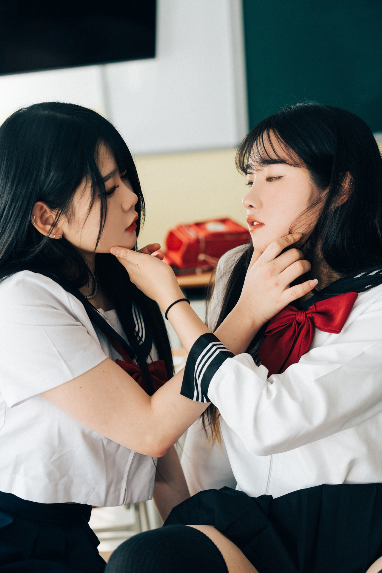 ZIA.Kwon 권지아, Sonson 손손, [Loozy] Bitch Academy Hard Set.03の写真 29