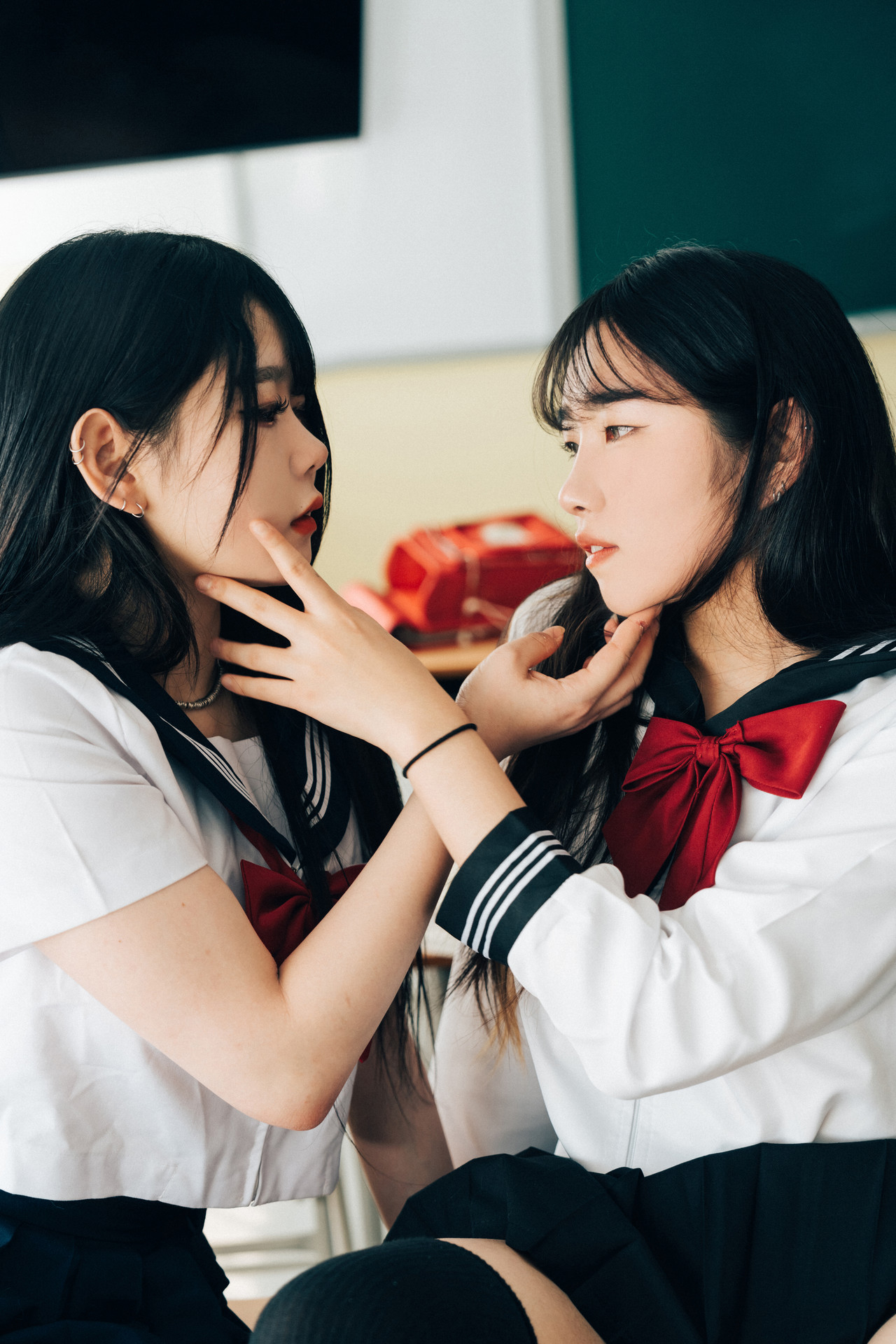 ZIA.Kwon 권지아, Sonson 손손, [Loozy] Bitch Academy Hard Set.03の写真 30