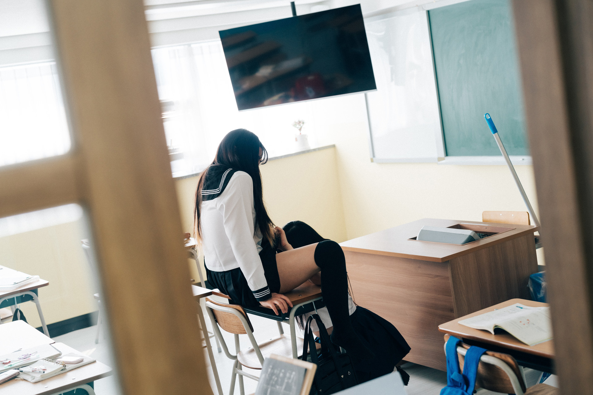 ZIA.Kwon 권지아, Sonson 손손, [Loozy] Bitch Academy Hard Set.03の写真 39