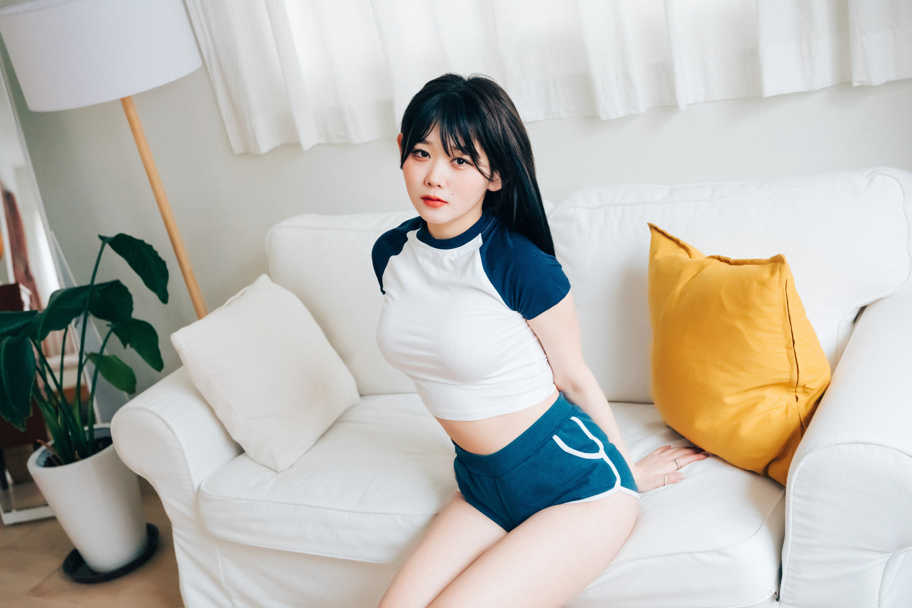 ZIA.Kwon 권지아, [Loozy] Primera (+S.Ver) Set.02の写真 2