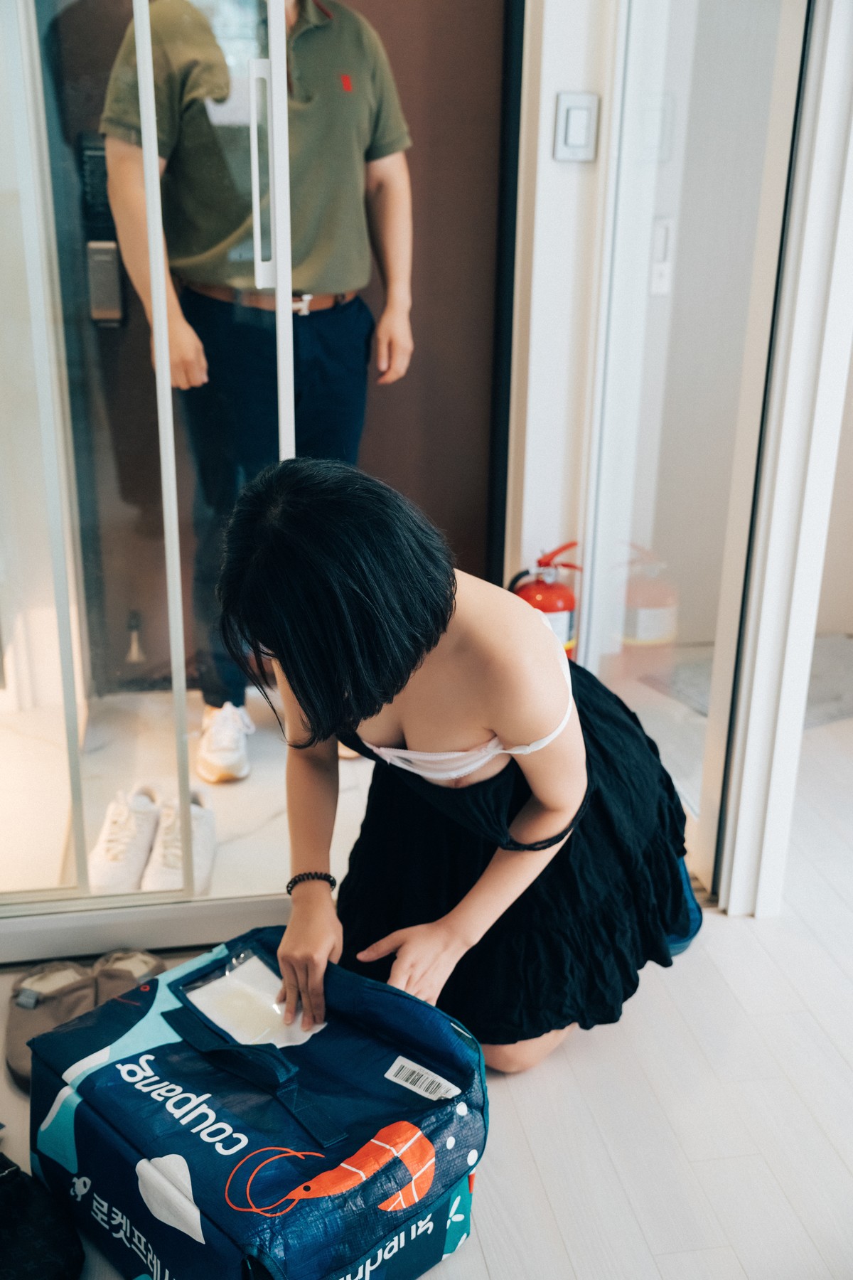 ZIA.Kwon 권지아, [Loozy] With Delivery Man Set.01の写真 5