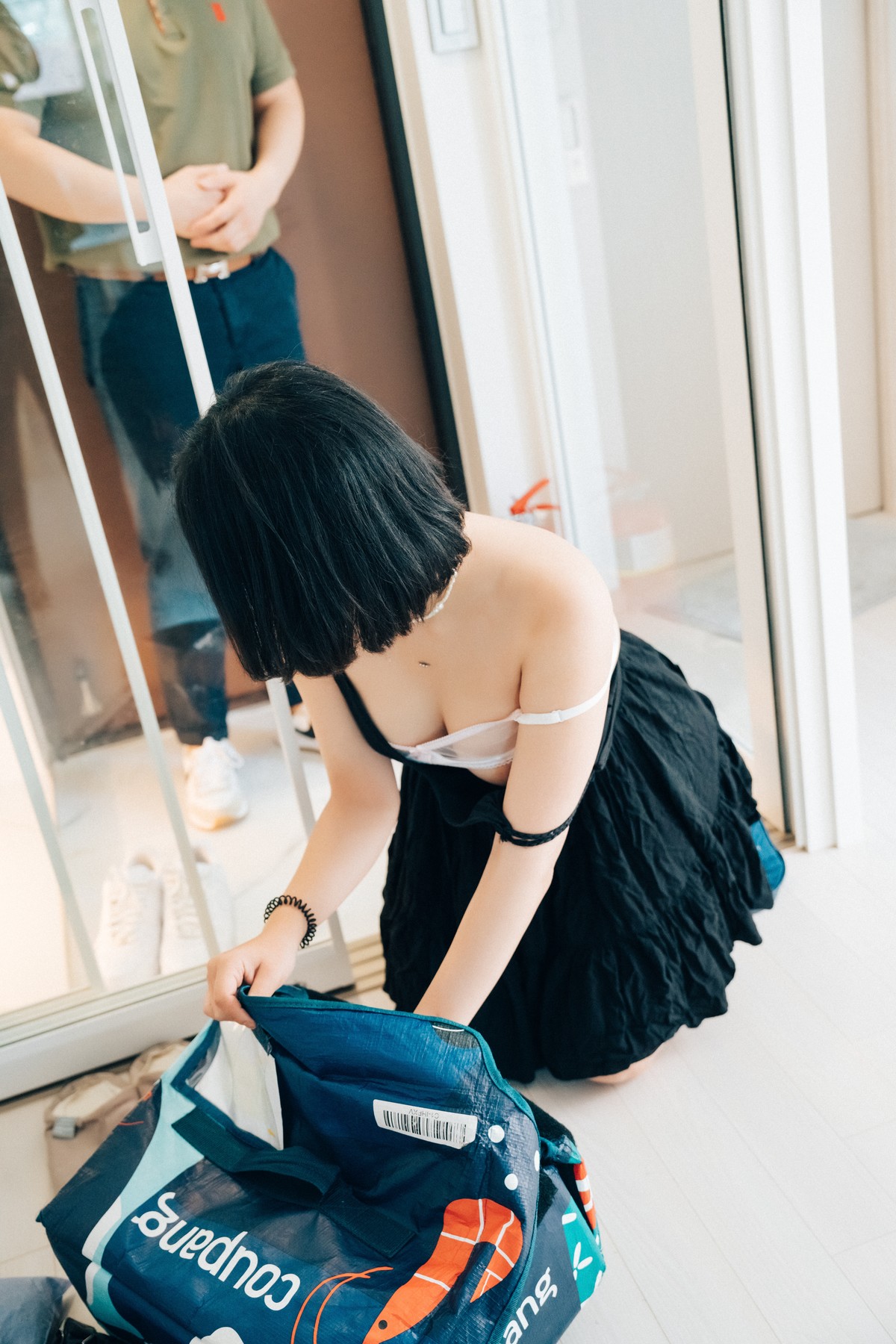 ZIA.Kwon 권지아, [Loozy] With Delivery Man Set.01の写真 6