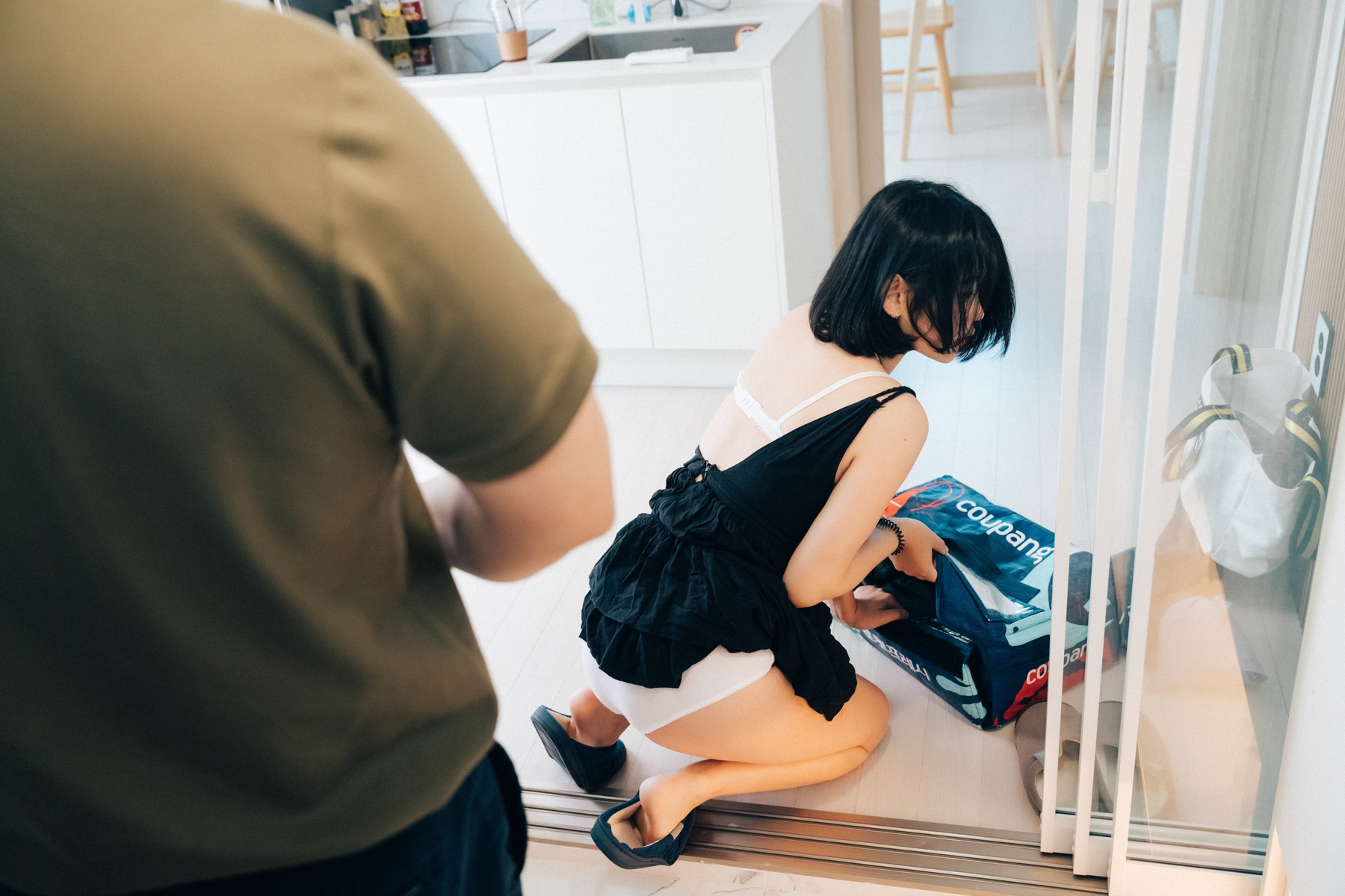 ZIA.Kwon 권지아, [Loozy] With Delivery Man Set.01の写真 8