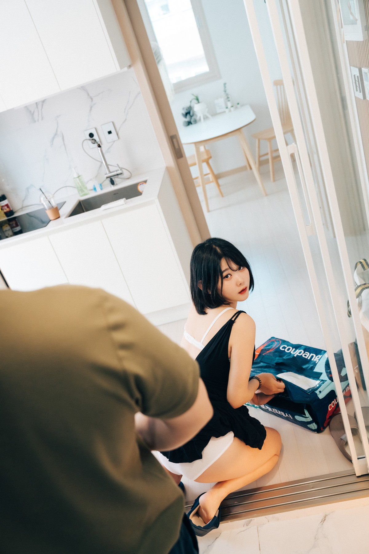 ZIA.Kwon 권지아, [Loozy] With Delivery Man Set.01の写真 9