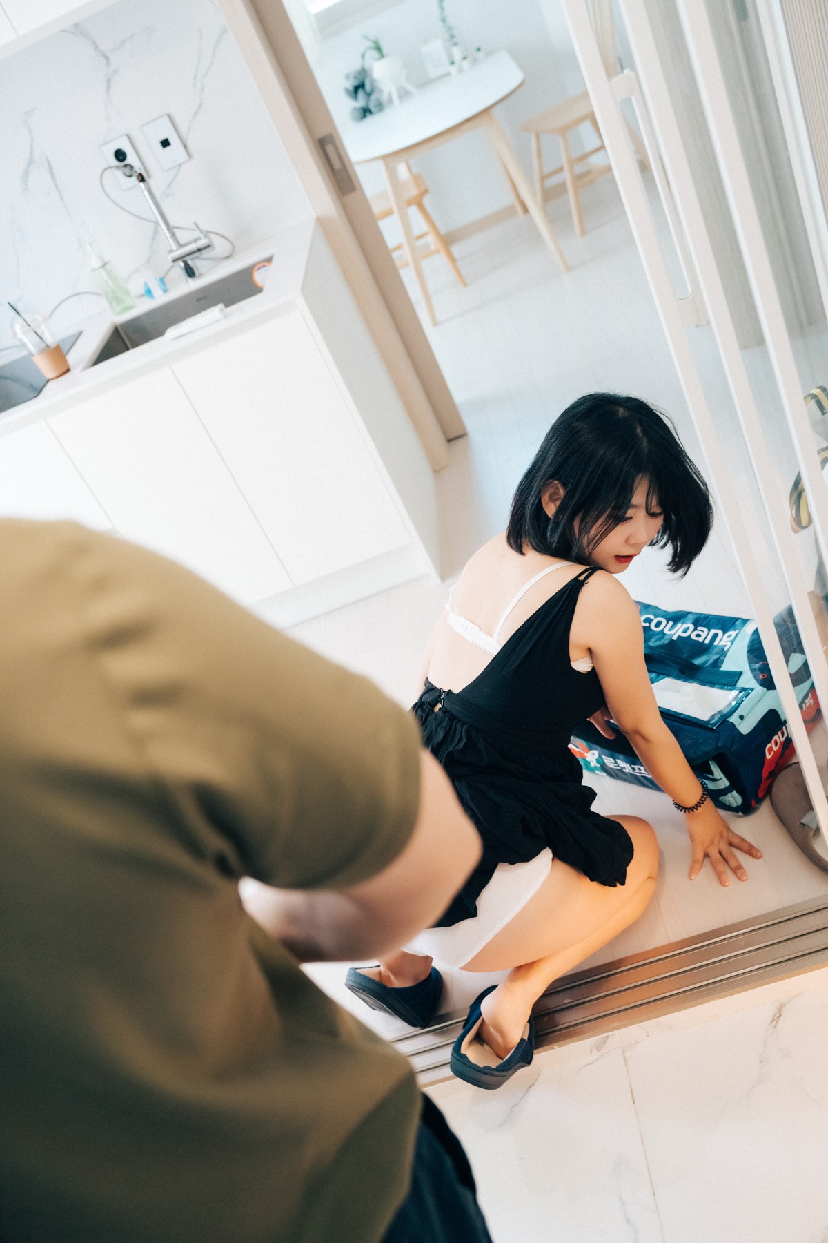 ZIA.Kwon 권지아, [Loozy] With Delivery Man Set.01の写真 10