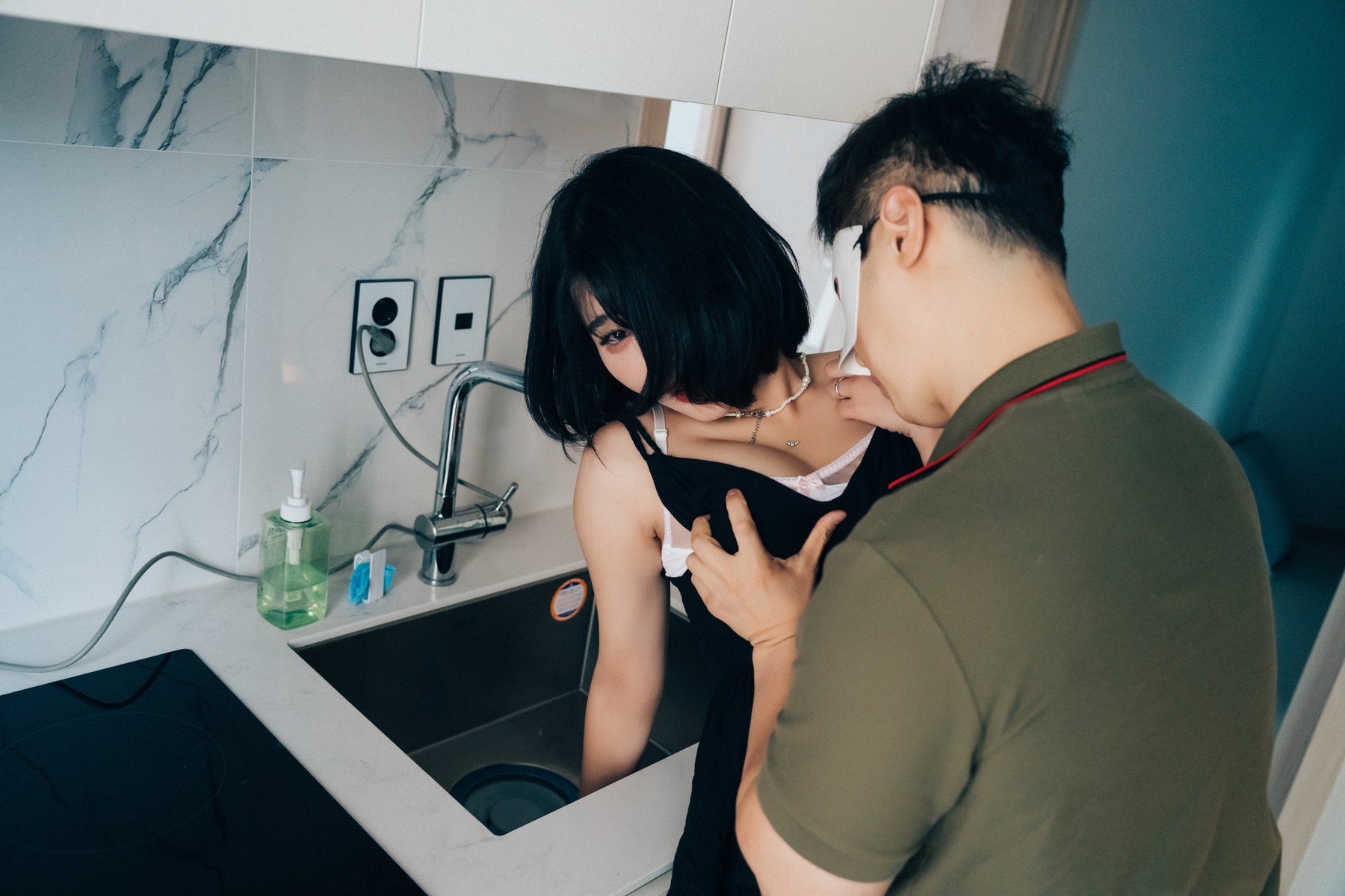 ZIA.Kwon 권지아, [Loozy] With Delivery Man Set.01の写真 39