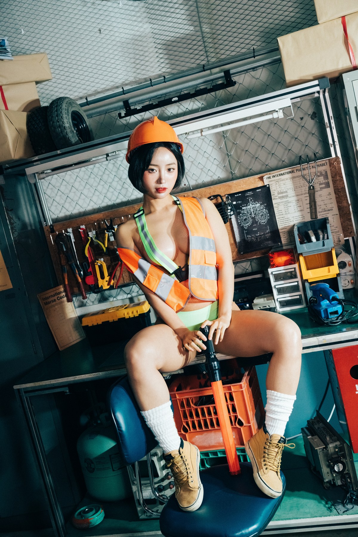 Booty Queen, [Loozy] Naked Worker Set.01の写真 4