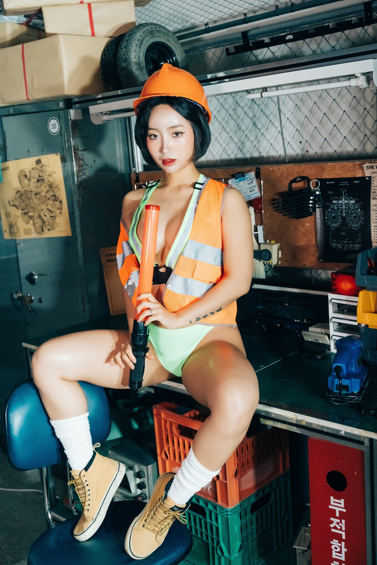 Booty Queen, [Loozy] Naked Worker Set.01の写真 7