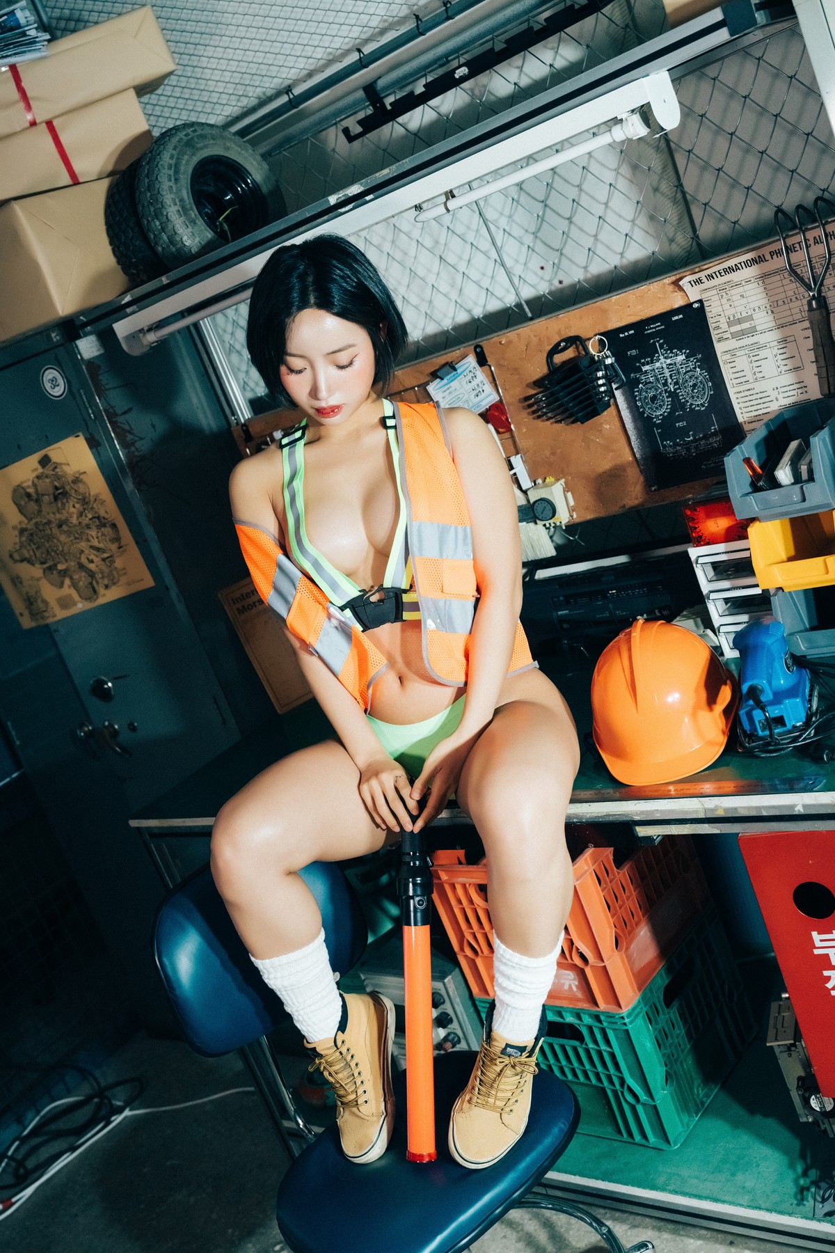 Booty Queen, [Loozy] Naked Worker Set.01の写真 8