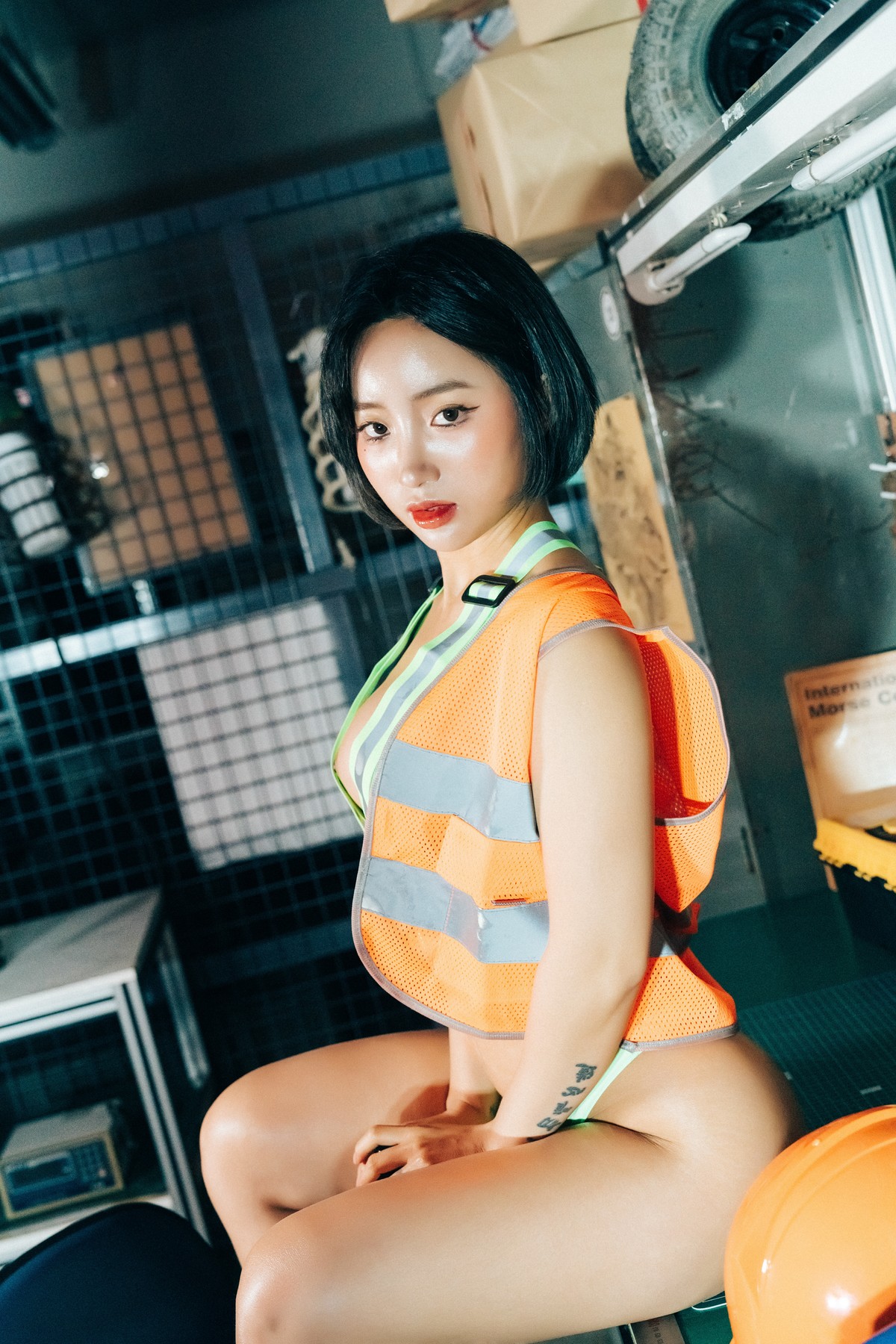 Booty Queen, [Loozy] Naked Worker Set.01の写真 13