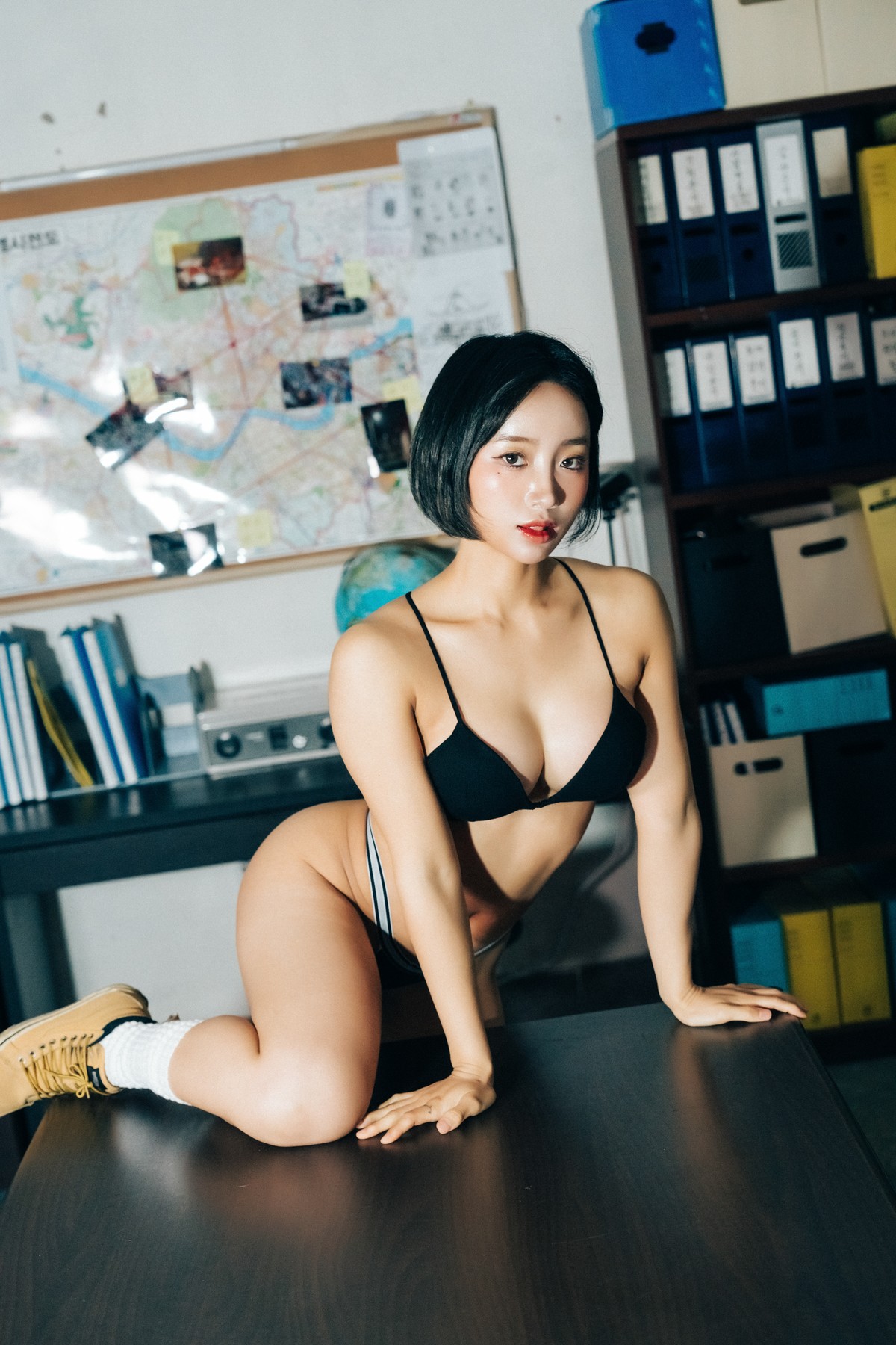 Booty Queen, [Loozy] Naked Worker Set.02の写真 19
