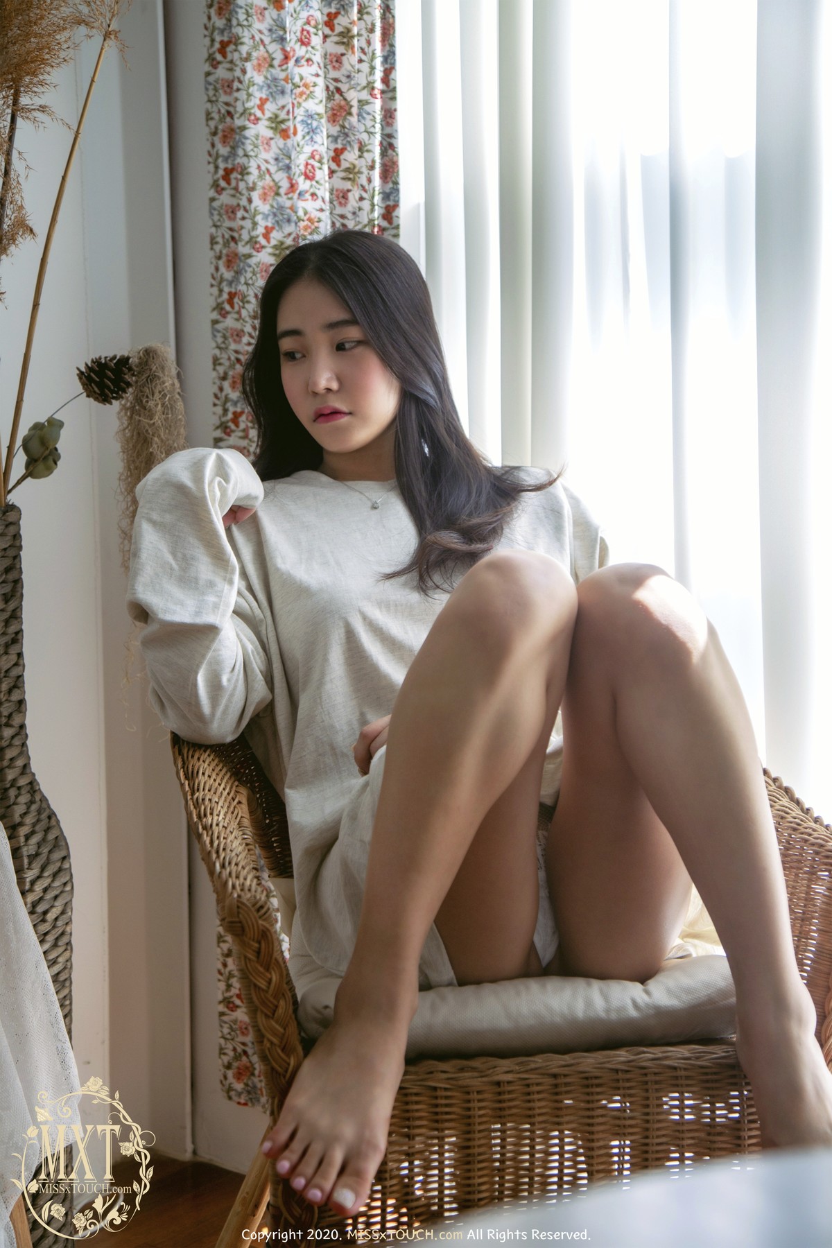 SUA 지수아, [MISS TOUCH] SuA 12th Photobookの写真 2