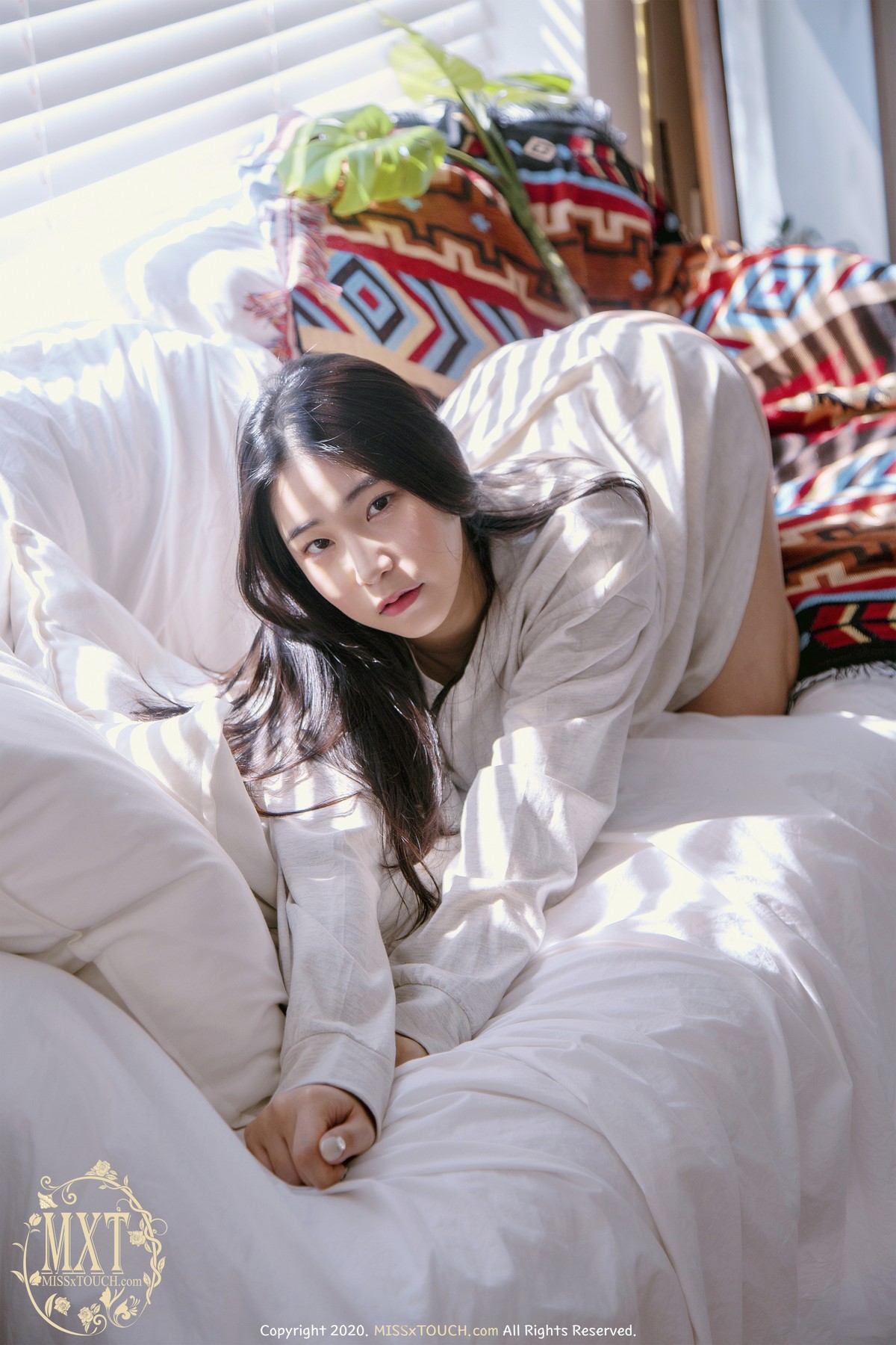 SUA 지수아, [MISS TOUCH] SuA 12th Photobookの写真 14
