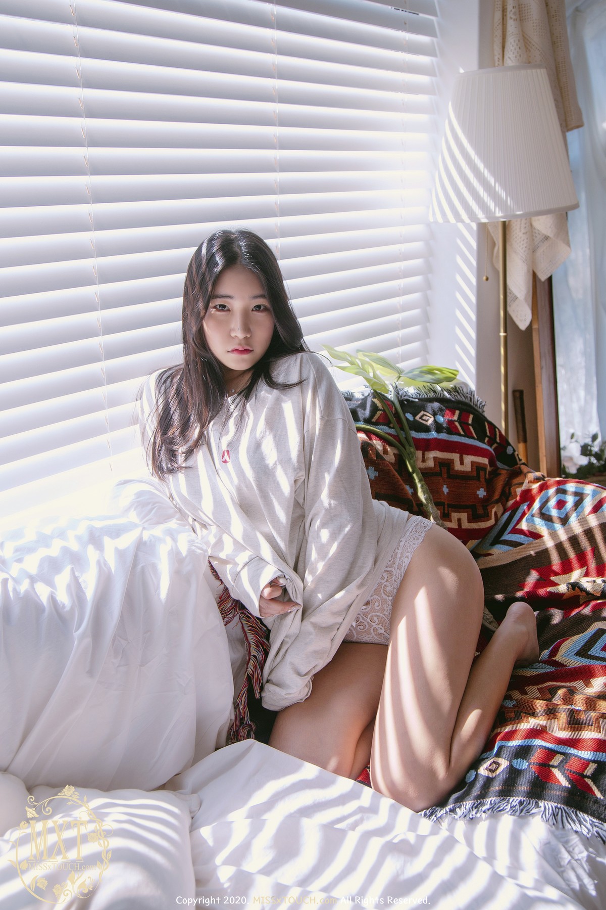 SUA 지수아, [MISS TOUCH] SuA 12th Photobookの写真 17