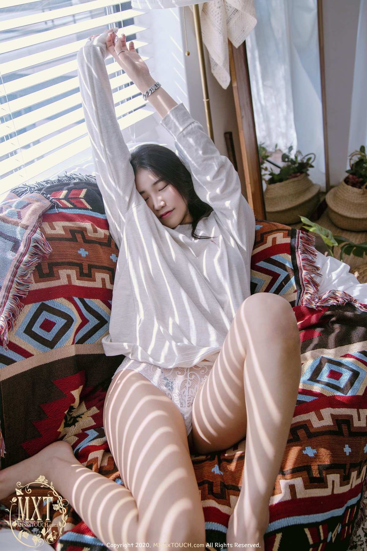 SUA 지수아, [MISS TOUCH] SuA 12th Photobookの写真 26